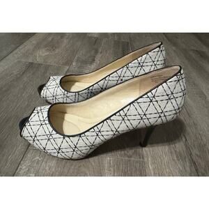 Coach and Four Cream and Black Peep Toe‎ Heels Size 9.5